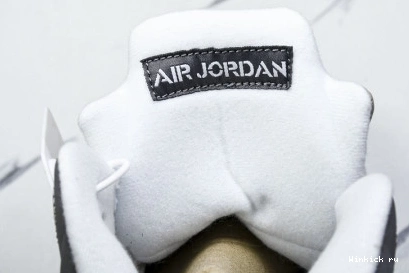 5 Jordan 'Wolf Retro Grey' 0830